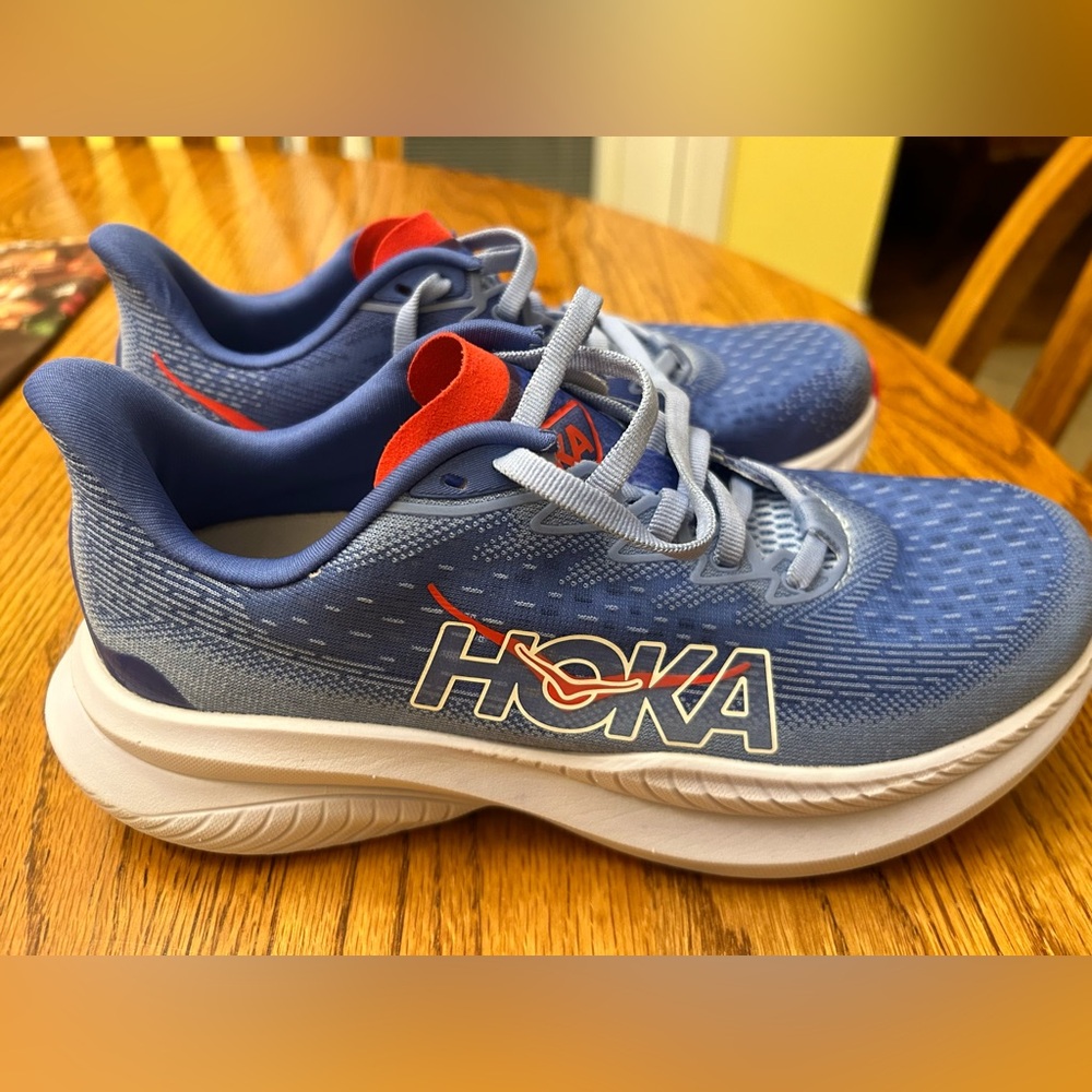 Hoka Mach 6 size 7 - LIKE NEW WORN ONCE